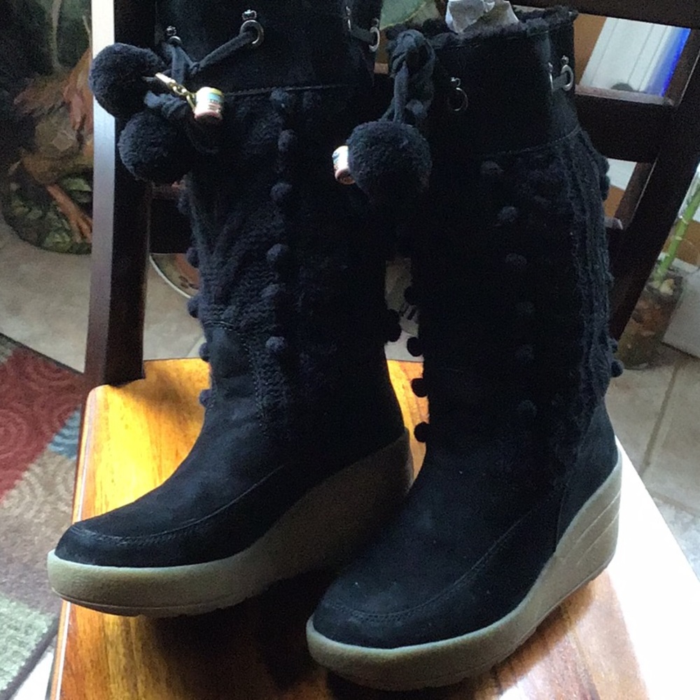 juicy couture suede and knit boots w boot charms